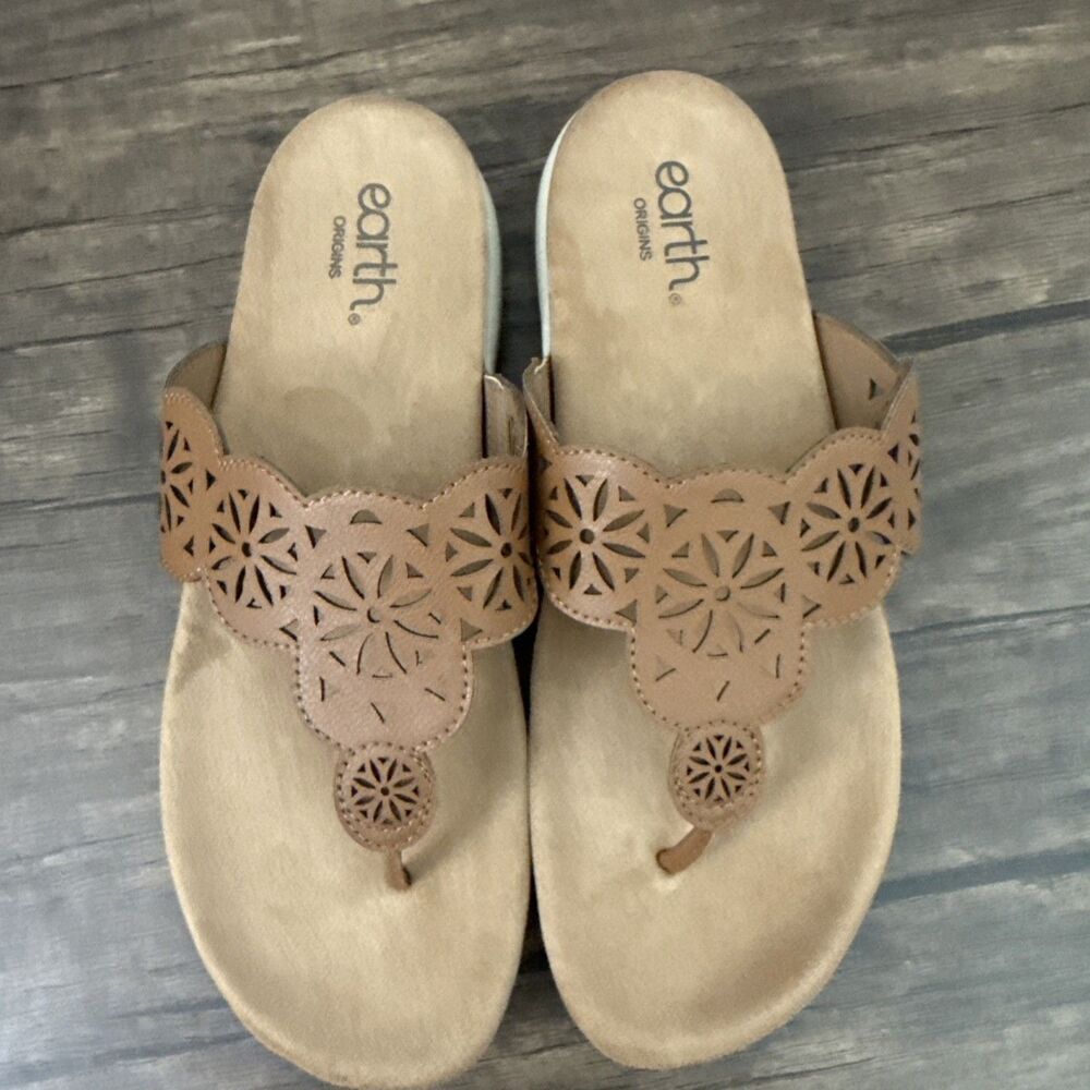 Earth Women’s Sadie T-Strap Flat Sandals | Beige | Size 11M | NWOT